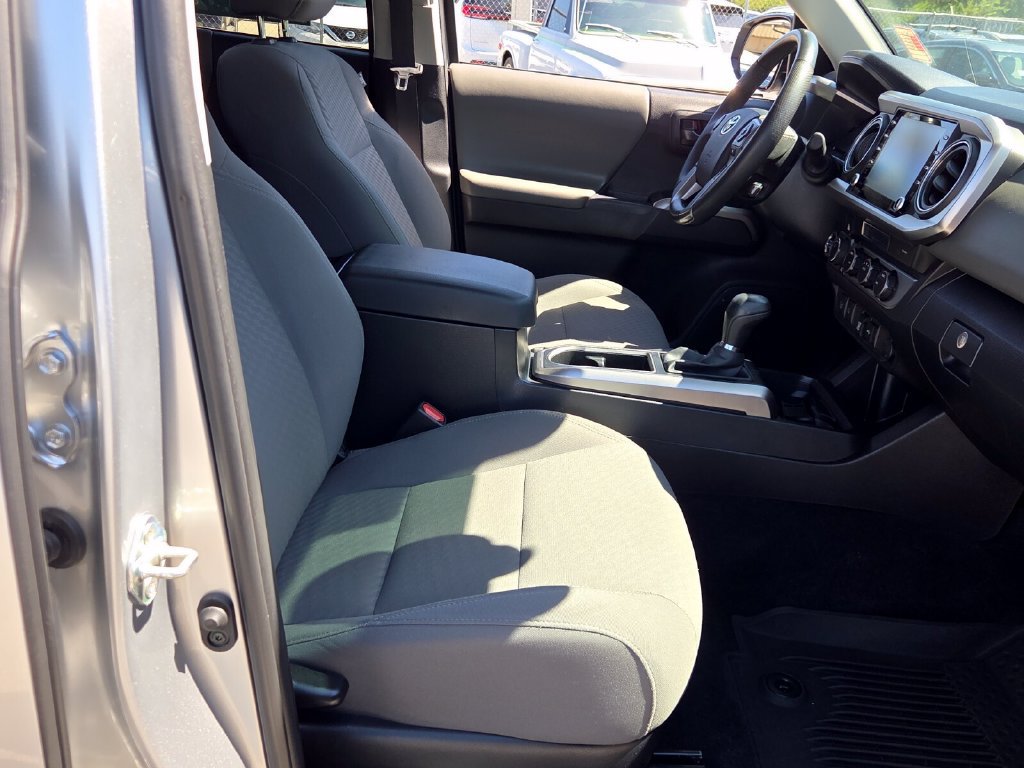 Used 2023 Toyota Tacoma SR5 w/ Technology Package AWD/4WD image 15