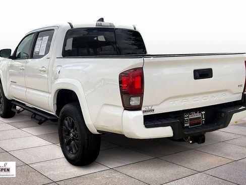 Used 2022 Toyota Tacoma SR5 w/ Technology Package RWD image 2