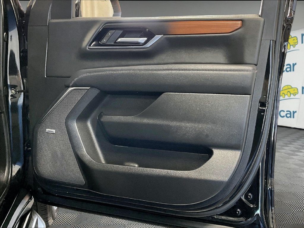 Used 2025 GMC Yukon Denali AWD/4WD image 12