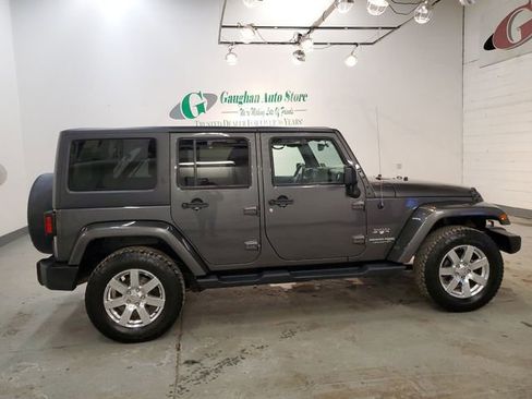 Used 2018 Jeep Wrangler Unlimited Sahara w/ Connectivity Group image 7