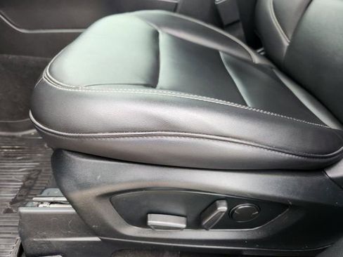 Used 2024 Ford Explorer XLT w/ Equipment Group 202A RWD image 22