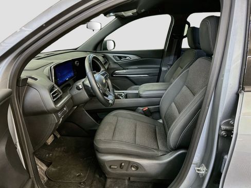 Used 2025 Chevrolet Traverse LT AWD/4WD image 13