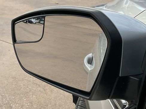 Used 2018 Ford Escape SE image 11