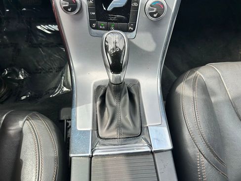 Used 2017 Volvo XC60 T6 Dynamic w/ Preferred Option Package image 26