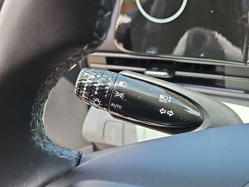 Certified 2025 Hyundai Elantra Limited FWD image 26