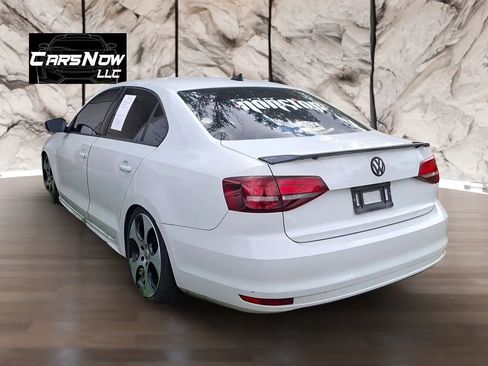 Used 2016 Volkswagen Jetta Sport FWD image 4