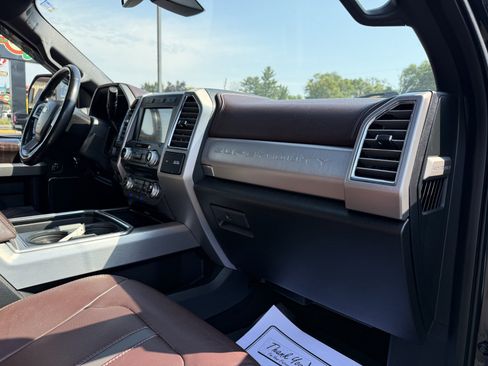 Used 2017 Ford F250 Platinum w/ Platinum Ultimate Package AWD/4WD image 27