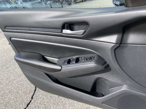 Used 2024 Nissan Altima 2.5 SV image 17