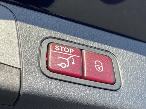 Used 2025 Mercedes-Benz GLB 250 image 11