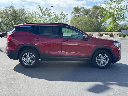 Used 2020 GMC Terrain SLE w/ Driver Convenience Package AWD/4WD image 8
