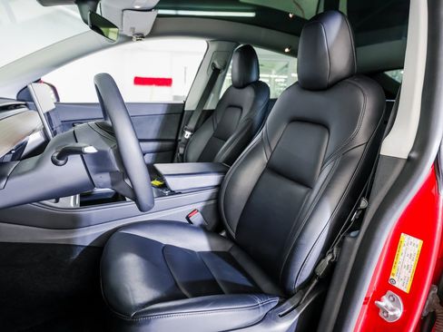 Used 2021 Tesla Model Y Long Range image 5