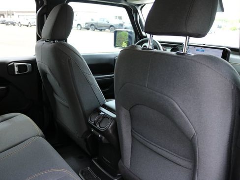 Used 2024 Jeep Wrangler Unlimited w/ Convenience Group image 18