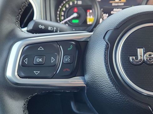 Used 2025 Jeep Wrangler Unlimited Sahara AWD/4WD image 38