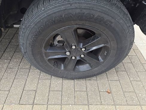 Used 2020 Jeep Wrangler Unlimited Sahara image 11