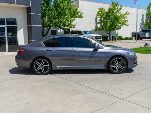 Used 2016 Honda Accord Touring image 8