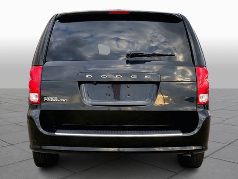 Used 2020 Dodge Grand Caravan SE w/ UConnect Hands-Free Group image 5