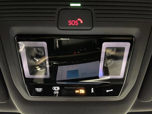 Used 2025 Volkswagen Atlas Cross Sport SE FWD image 23