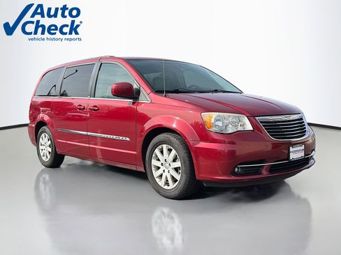 Used 2013 Chrysler Town & Country Touring FWD image 1