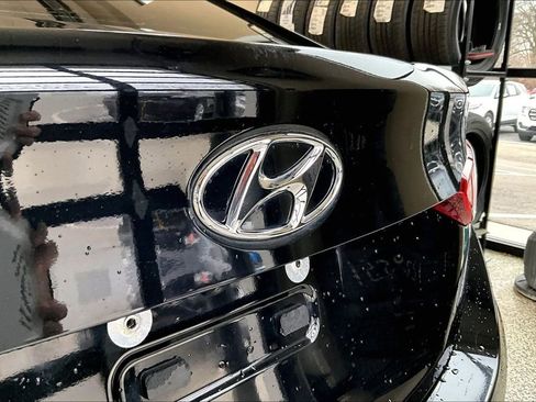 Used 2021 Hyundai Accent SE image 9