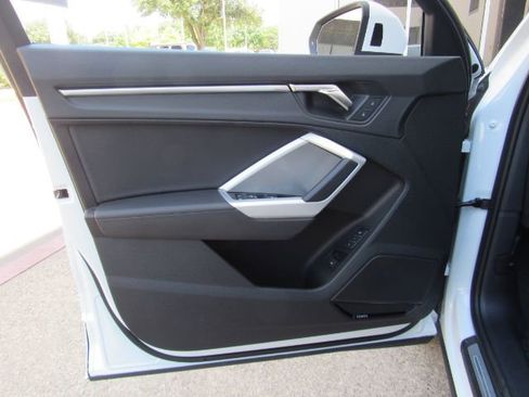 Used 2023 Audi Q3 2.0T Premium Plus w/ Premium Plus Package image 11