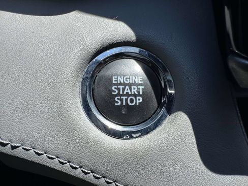 Used 2023 Toyota Highlander XLE AWD/4WD image 22