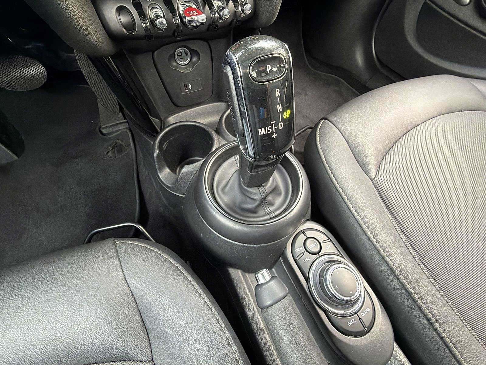 Used 2024 MINI Cooper 4-Door Hardtop FWD image 25