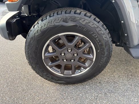 Certified 2021 Jeep Gladiator Overland w/ Popular Equipment Package image 23