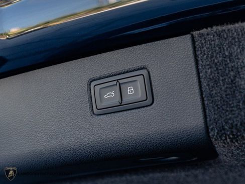 Used 2026 Bentley Bentayga Extended Wheelbase AWD/4WD image 39