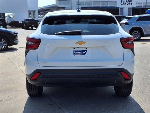 Used 2026 Chevrolet Trax LS w/ LS Convenience Package FWD image 7