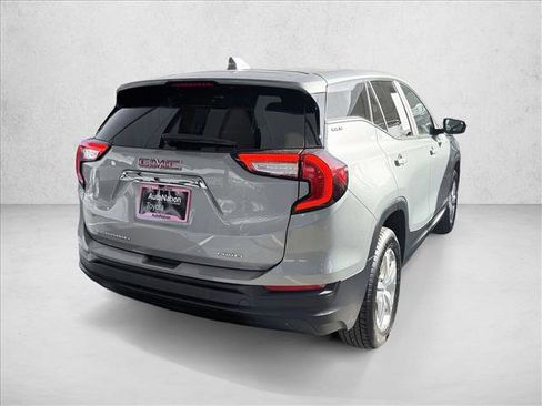Used 2024 GMC Terrain SLE image 5