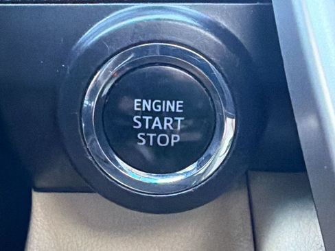 Used 2016 Toyota Camry XLE w/ Moonroof Package FWD image 17