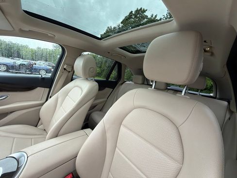 Used 2019 Mercedes-Benz GLC 300 4MATIC image 16