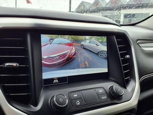 Used 2023 GMC Acadia SLT image 9