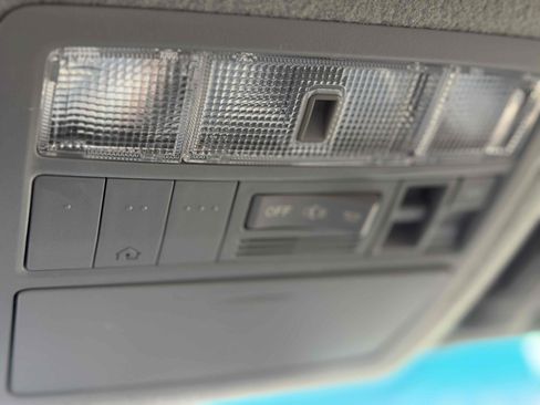Used 2012 Toyota Highlander SE w/ Tow Pkg FWD image 31