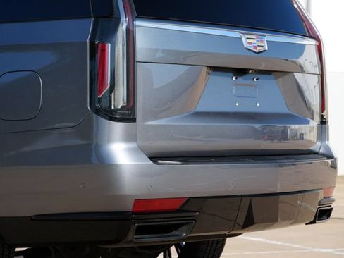 Used 2021 Cadillac Escalade ESV Premium Luxury w/ Performance Package AWD/4WD image 22
