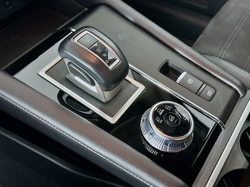 Used 2024 Mitsubishi Outlander SE image 25