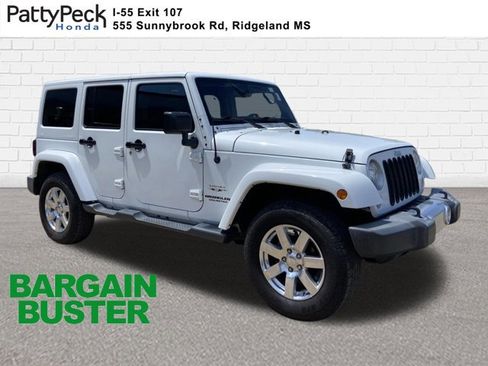 Used 2017 Jeep Wrangler Unlimited Sahara w/ Connectivity Group AWD/4WD image 1