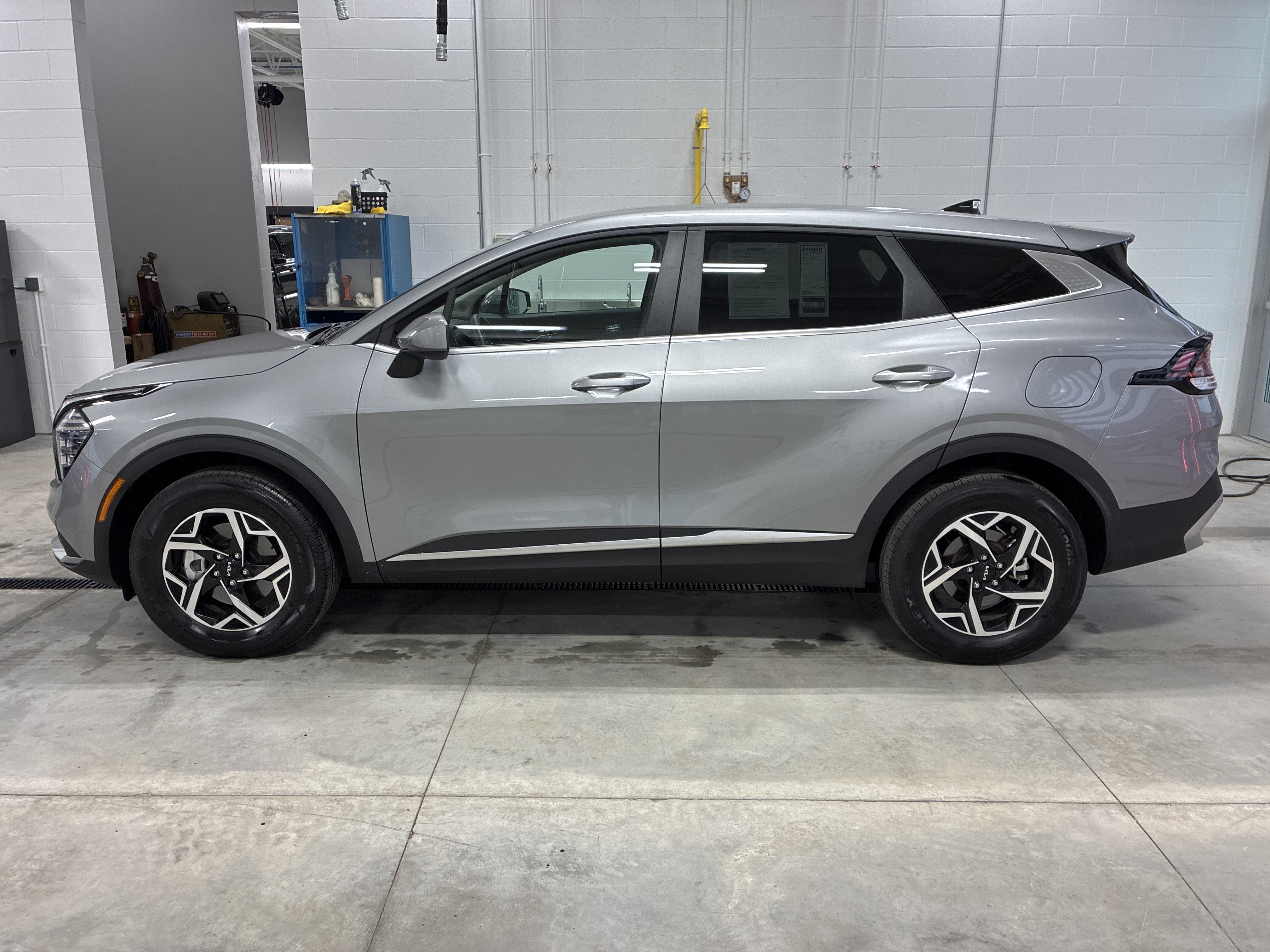 Certified 2025 Kia Sportage LX AWD/4WD image 5