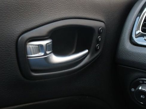 Used 2021 Jeep Compass Limited w/ Sun and Sound Group AWD/4WD image 7