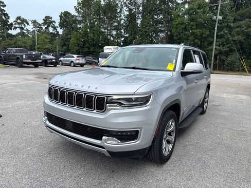 Used 2022 Jeep Wagoneer Series II RWD image 4
