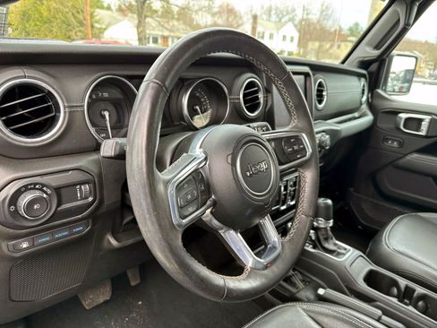 Used 2023 Jeep Wrangler Unlimited Sahara w/ Cold Weather Group AWD/4WD image 10