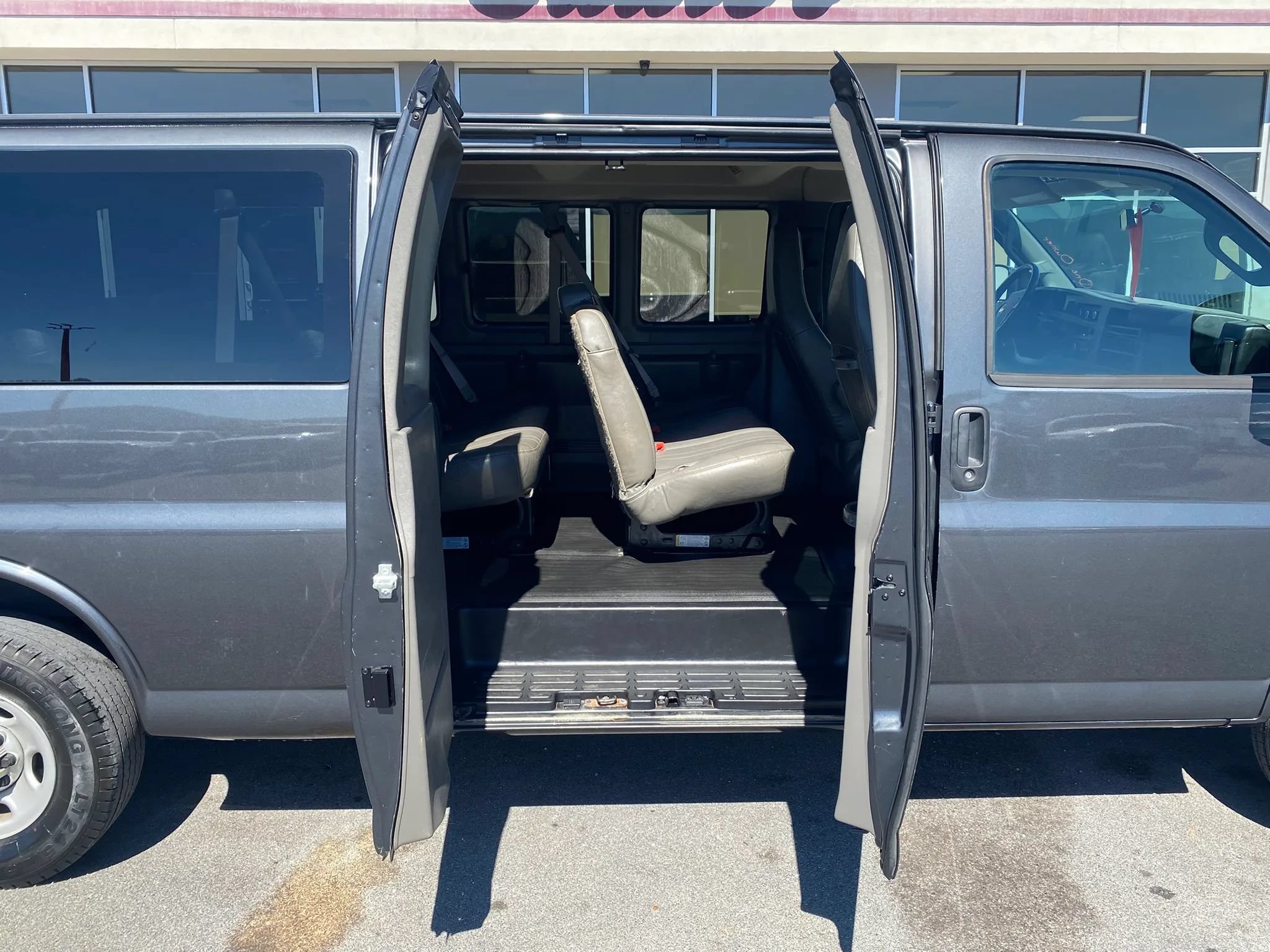 Used 2016 Chevrolet Express 3500 LS w/ Chrome Appearance Package RWD image 20