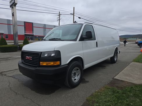 New 2025 GMC Savana 3500 Extended w/ Driver Convenience Package RWD image 9