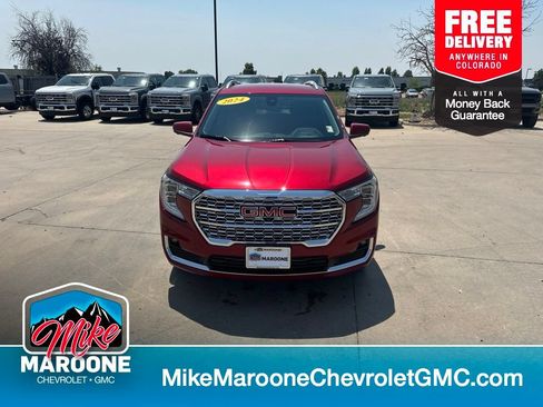 Used 2024 GMC Terrain Denali w/ Denali Premium Package AWD/4WD image 1