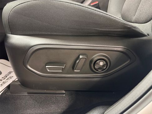 Used 2025 Jeep Grand Cherokee Laredo w/ Luxury Tech Group I image 11