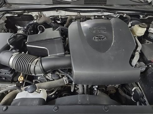 Used 2020 Toyota Tacoma SR image 12