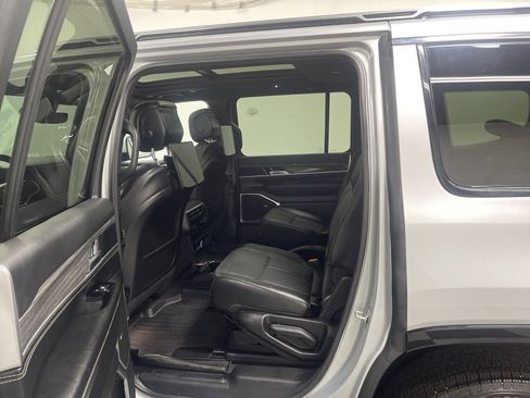 Used 2022 Jeep Wagoneer Series II w/ Premium Group I image 18