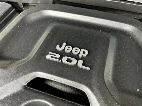 Used 2020 Jeep Wrangler Unlimited Sahara AWD/4WD image 33