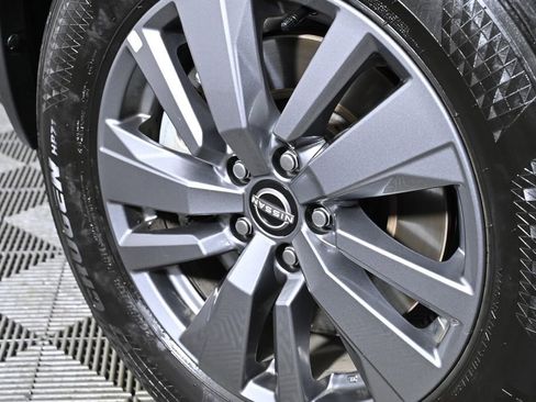 Used 2025 Nissan Pathfinder SV image 31