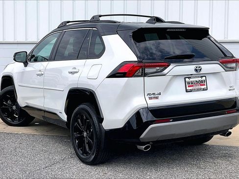 Used 2023 Toyota RAV4 XSE AWD/4WD image 15